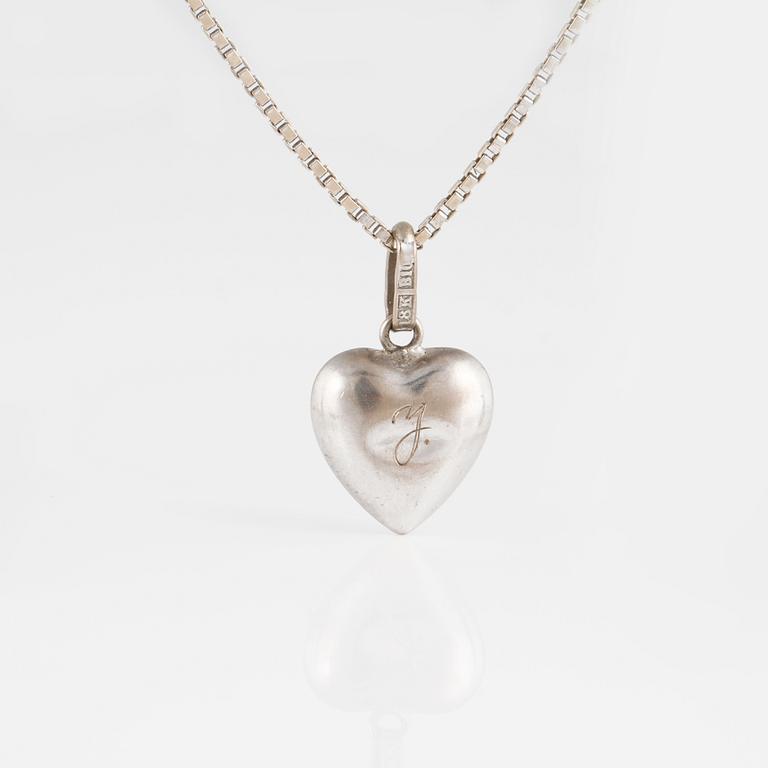 HÄNGE, 18K vitguld, Hedbergs Guld & Silver, Dalsjöfors, 1976. Vikt 4,4 gram.