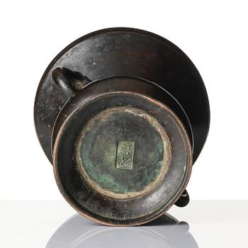 A large archaistic bronze vase, Zhadou, Qing dynasty.