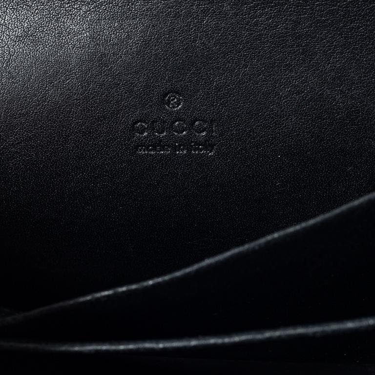 Gucci, wallet.