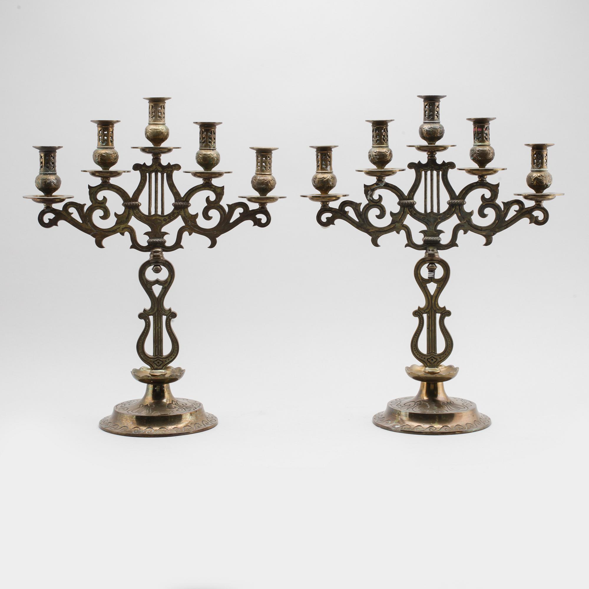 KANDELABRAR, 1 par, mässing, omkring år 1900.