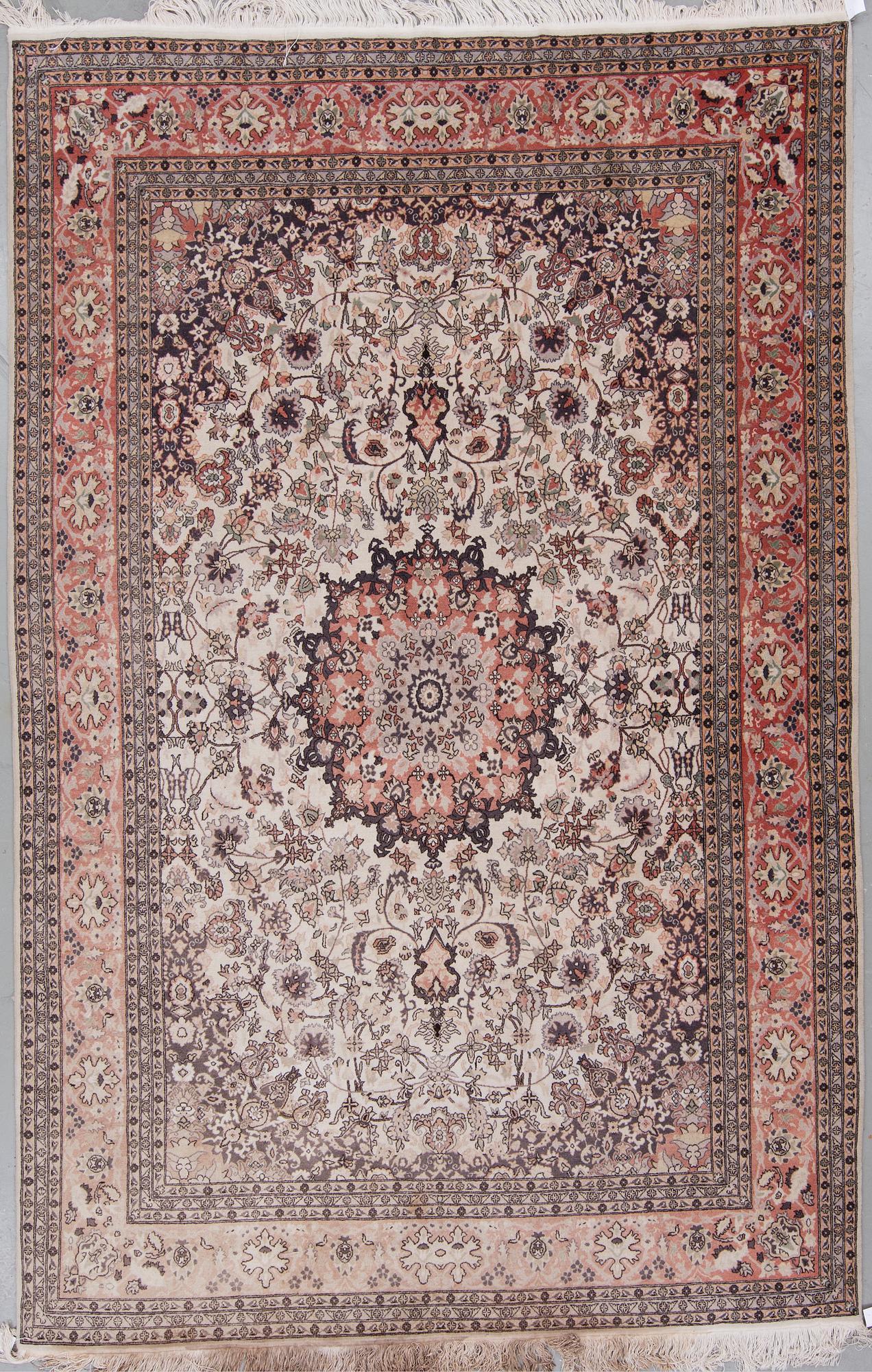 MATTA, troligen Hereke, old. Ca 300x210 cm.
