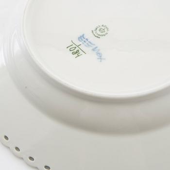 Service "Musselmalet" 13 dl Royal Copenhagen Denmark porcelain.