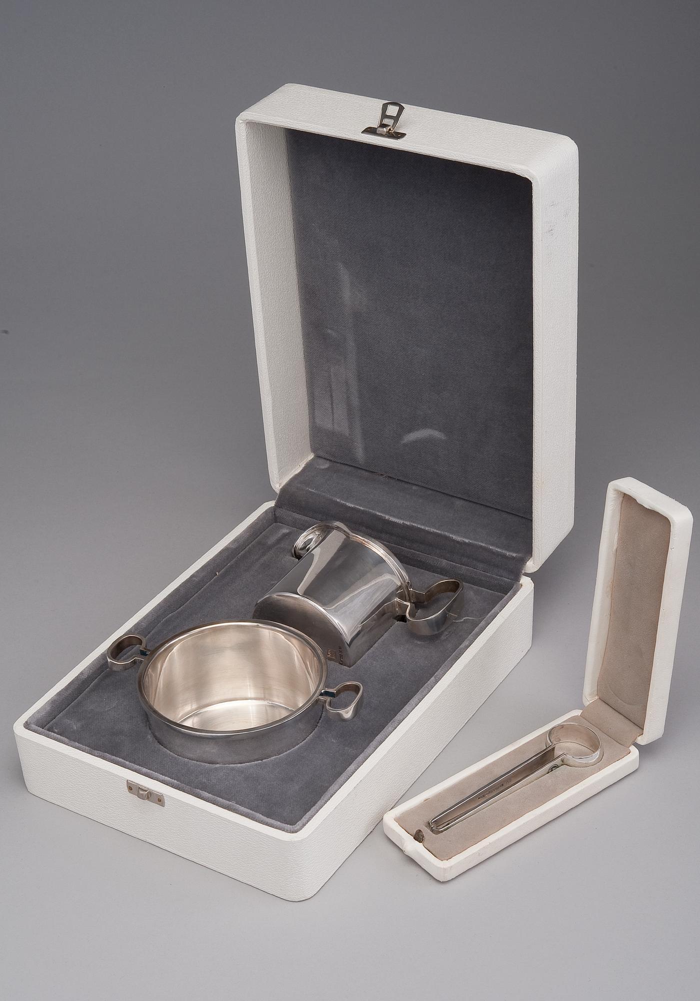 Bertel Gardberg, A SILVER SUGAR BOWL, CREAMER AND SUGAR TONGS.