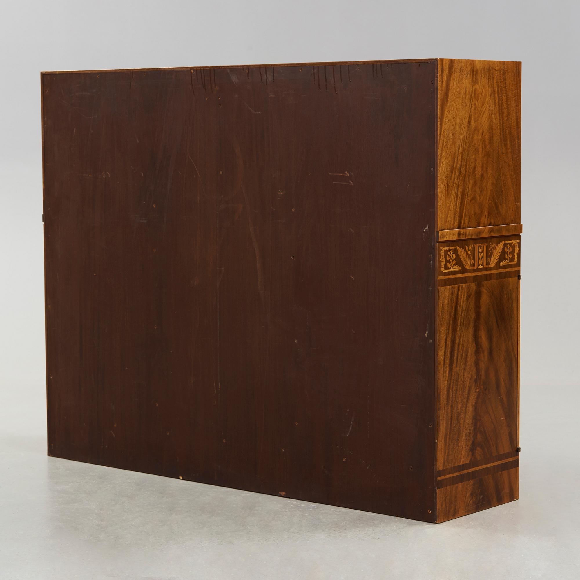 CARL MALMSTEN, bokhylla, valnöt med intarsia, Åtvidabergs Industrier ca 1934.