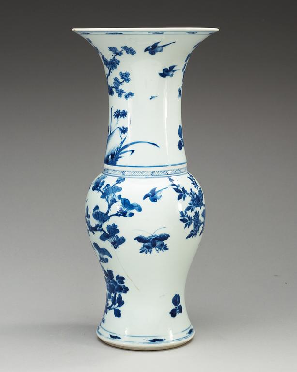 VAS, porslin. Qing dynastin, Kangxi (1662-1722).