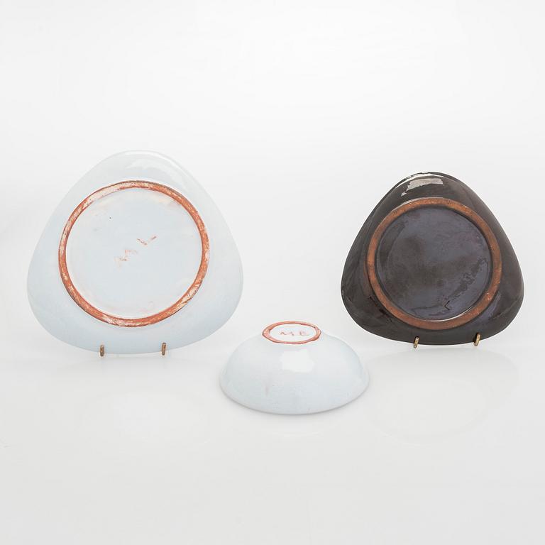 Marita Lybeck, two redclay plates and a dessert bowl, signed ML.