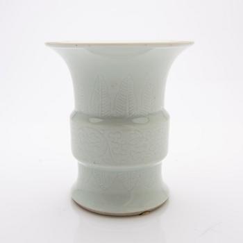 Vase, porcelain, China, Qing dynasty, Qianlong (1736-95).