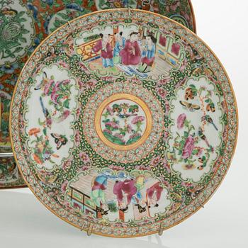 koristelautasia 4 kpl ja tarjoiluvati, Kiina, 1800-luku.