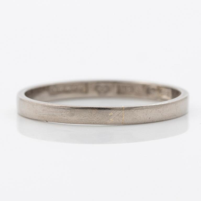 Ring, plain 18K white gold.