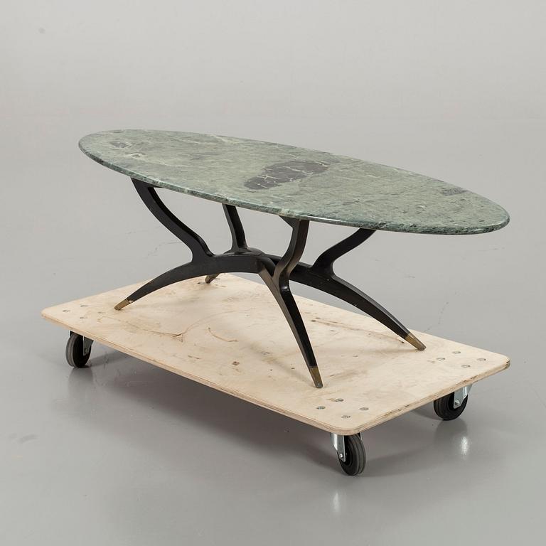 A MARBLE TOP COFFEE TABLE FROM THE SECOND HALF OF 20TH CENTURY.