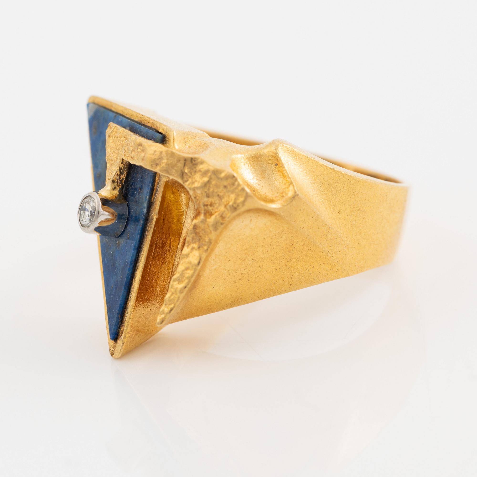 Björn Weckström, Ring, 18K gold set with a round brilliant-cut diamond and lapis lazuli, Finland 1976. By Lapponia.