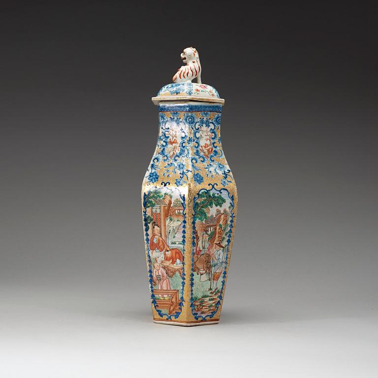 A finely painted famille rose jar with cover, Qing dynasty, Qianlong 1736-1795).