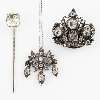 A brooch, a brooch pin, and a pendant, likely 19th century.