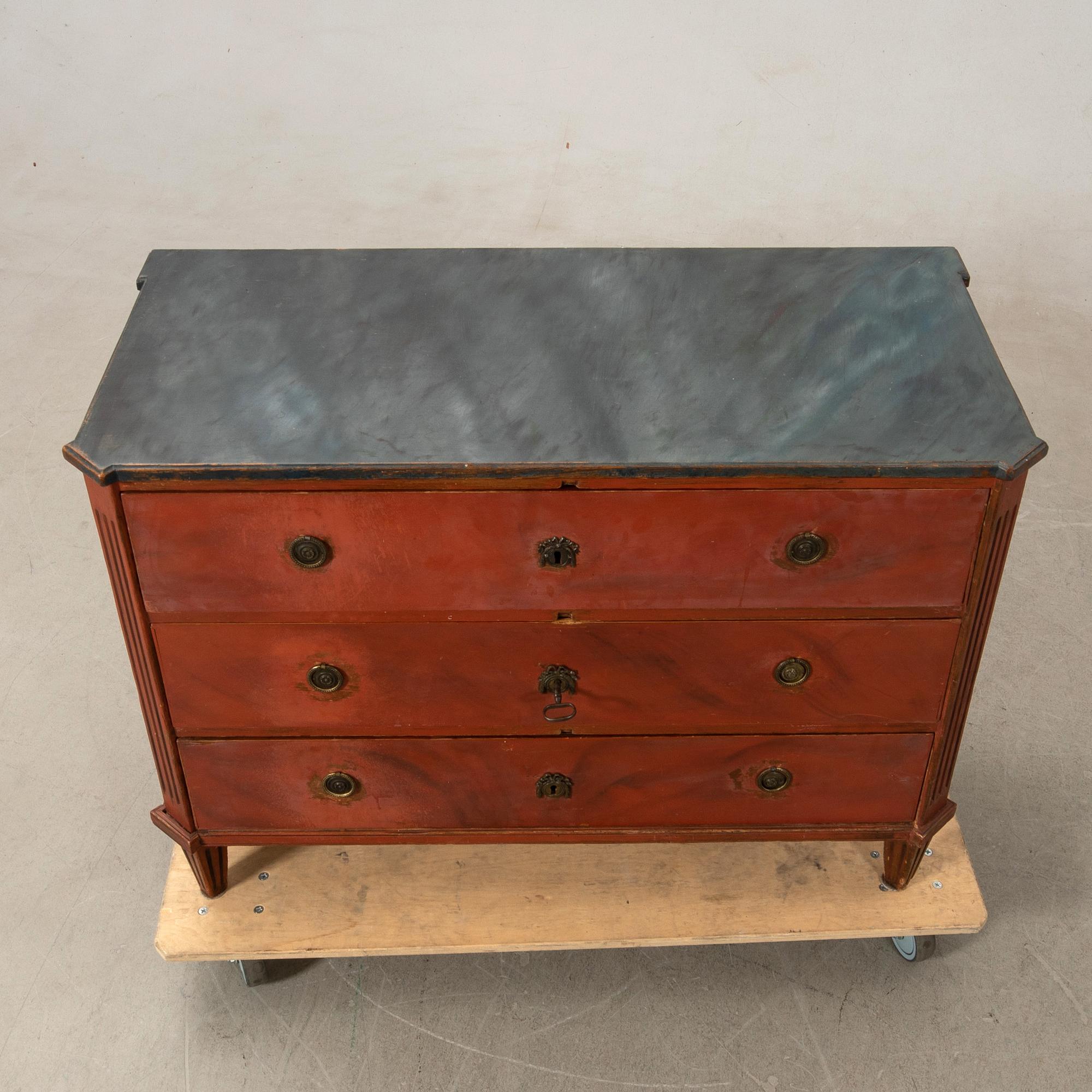 Bureau in the Gustavian style, 19th century.