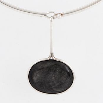 VIVIANNA TORUN BÜLOW-HÜBE, a sterling silver necklace with reversible mother-of-pearl and stone pendant.