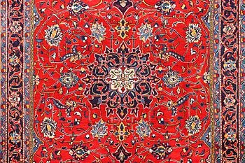 A Hamadan carpet, a. 320 x 220 cm.