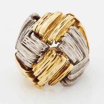 An 18K gold and platinum ring.