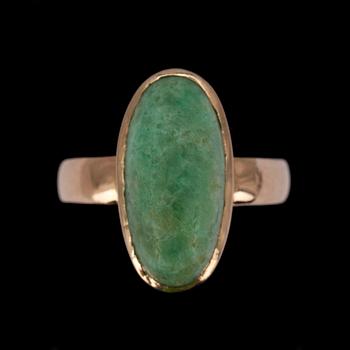 RING, guld 14K, cabochonslipad amazonit, Kustaa Hiekka, Tammerfors 1882. Vikt 4,3 g.
