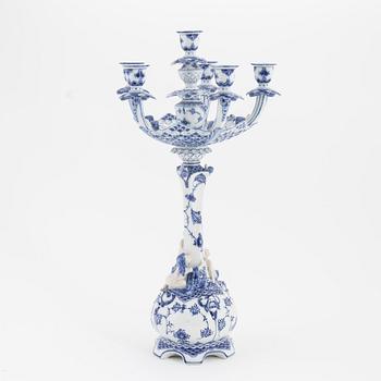 Royal Copenhagen, kandelaber, porslin, "Musselmalet Helblonde", modell 1006, Danmark, 1969-73.