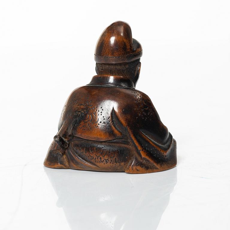 Saltkar / miniatyrer sju stycken, samt netsuke, delvis silver och buxbom, Japan, delvis Meiji (1868-1912).
