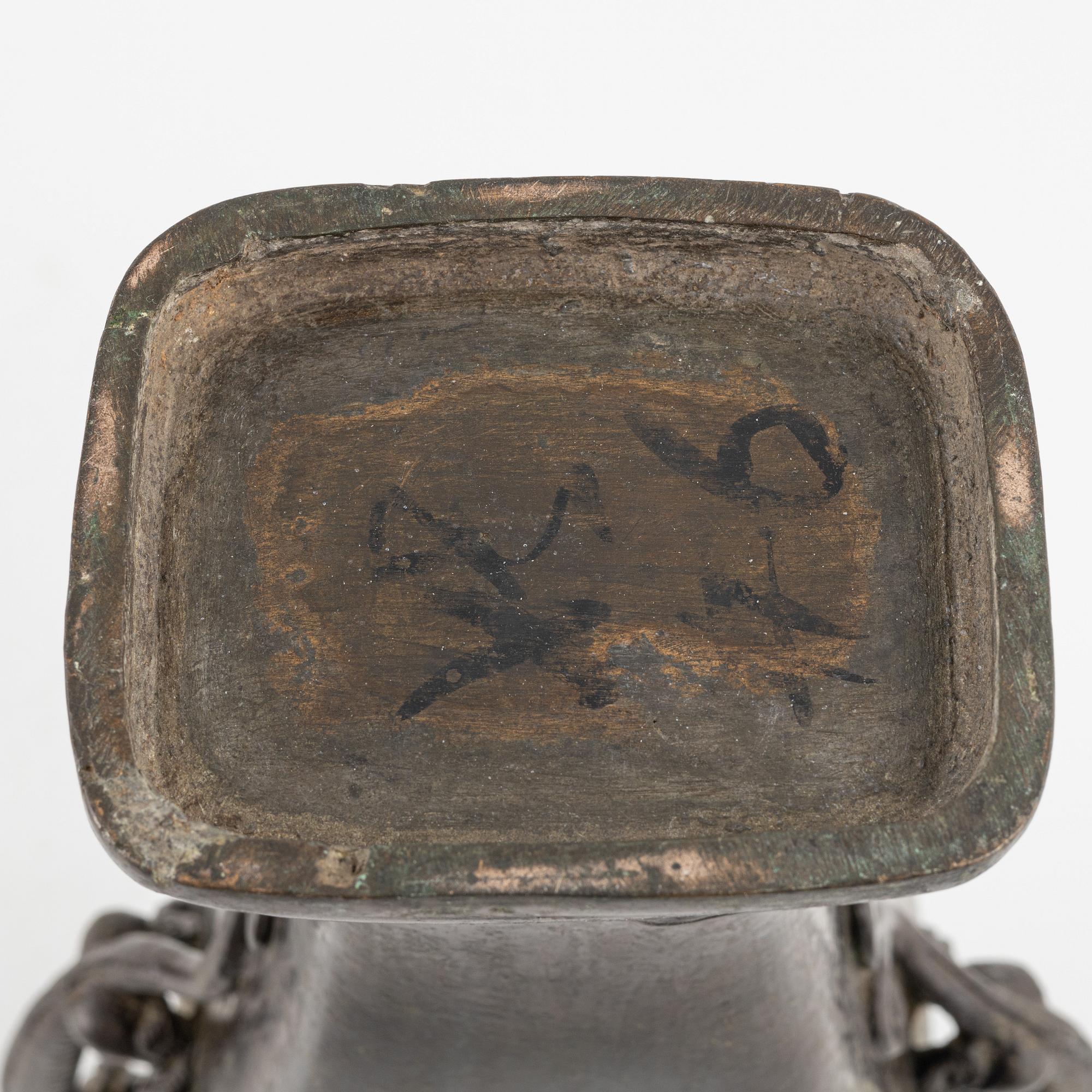 Vaser, 3 st, brons, Kina, 1800-tal.