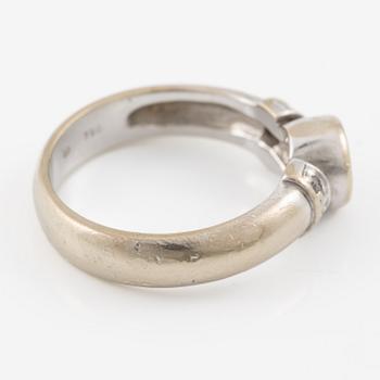 Ring, 18K white gold set with brilliant-cut diamonds.