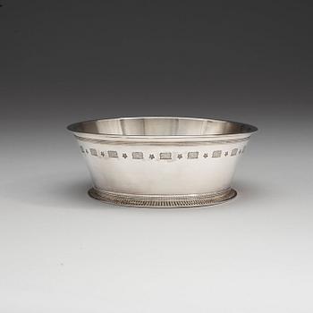 A Wiwen Nilsson 'Byzantine' sterling bowl, Lund 1947.