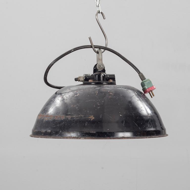 TAKLAMPA, industrimodell, 1900-talets andra hälft. Diam 38 cm.