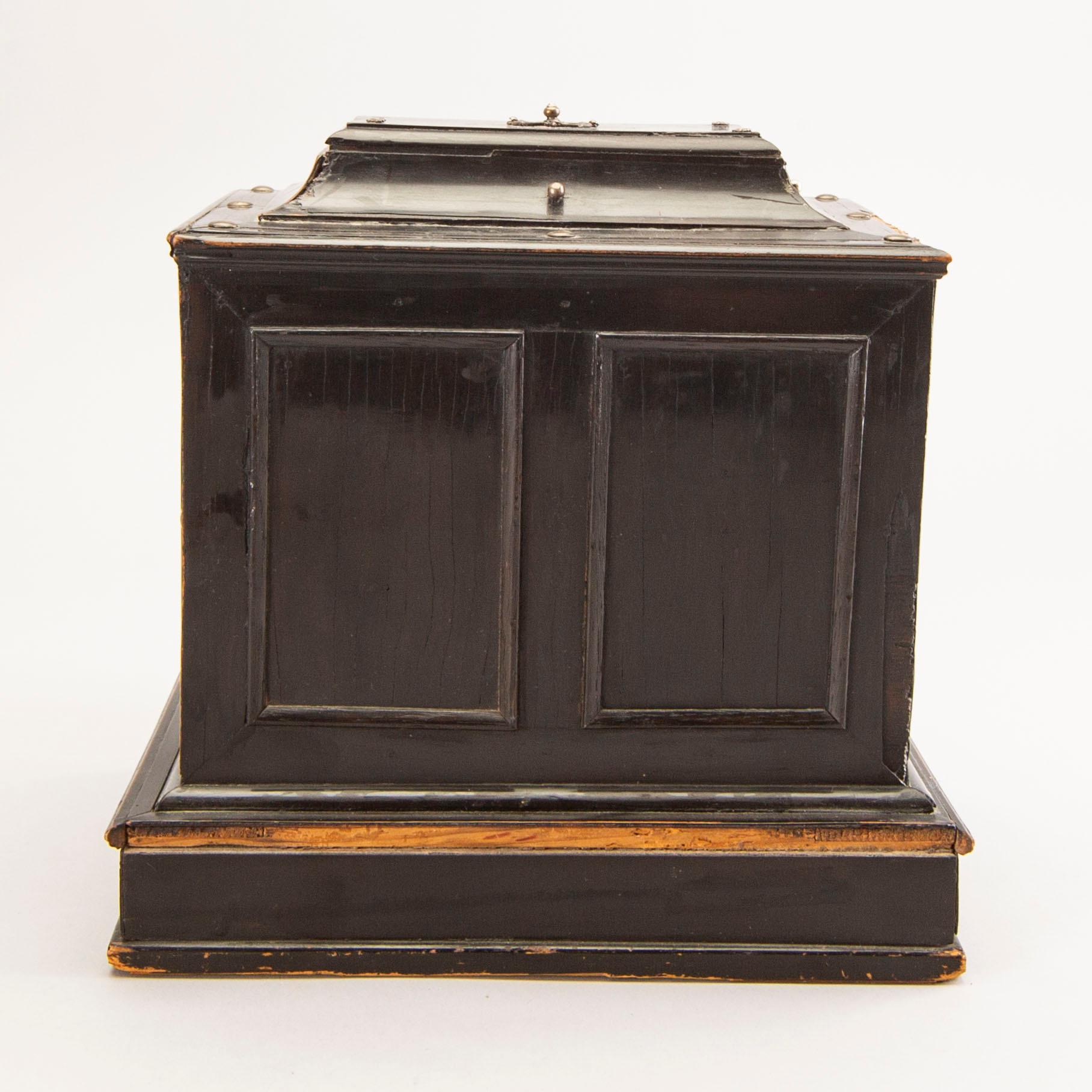 A Baroque/Baroque-style miniature cabinet 18/19th century.
