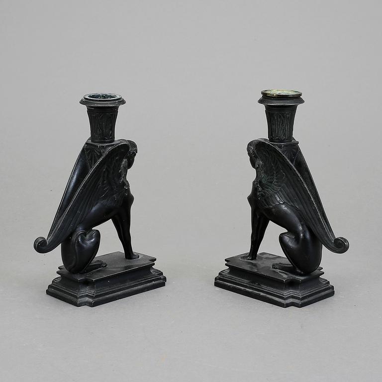 LJUSSTAKAR, ett par, empirestil, 1900-talets första hälft.