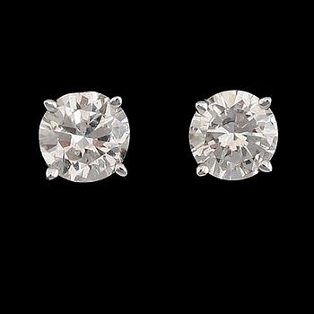 ÖRHÄNGEN, 1 par, 14K vitguld, briljantslipade diamanter tot ca 0.40 ct.
