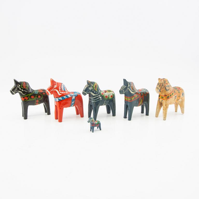 Collection of Dala horses and roosters, 13 pcs, 20th century.