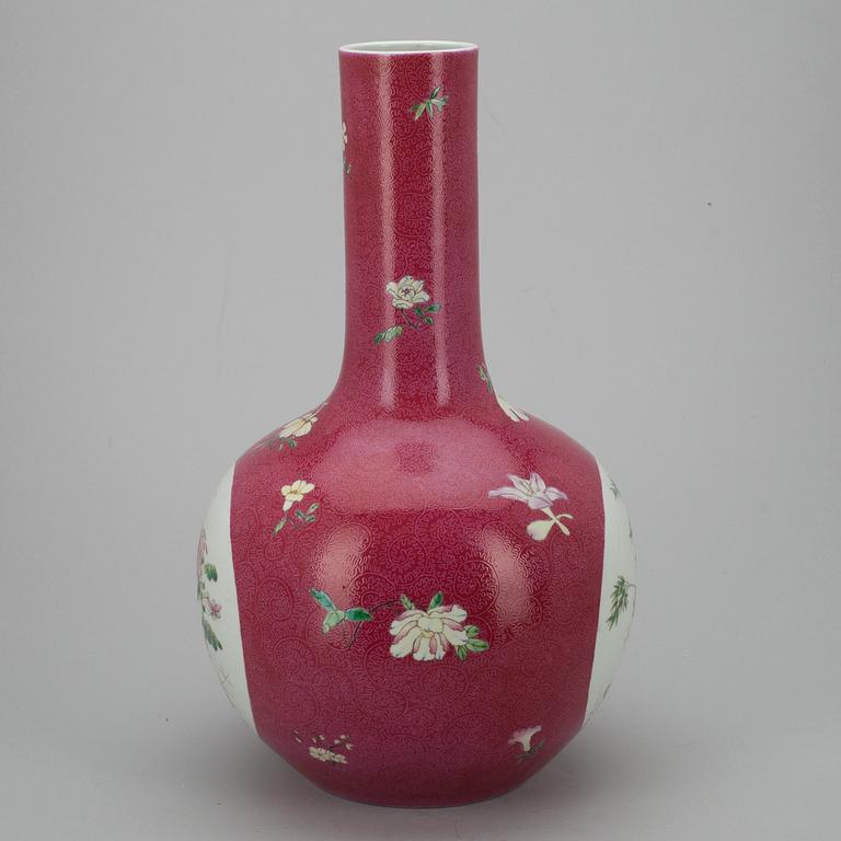 VAS, porslin, Kina, sekelskiftet 1800/1900.