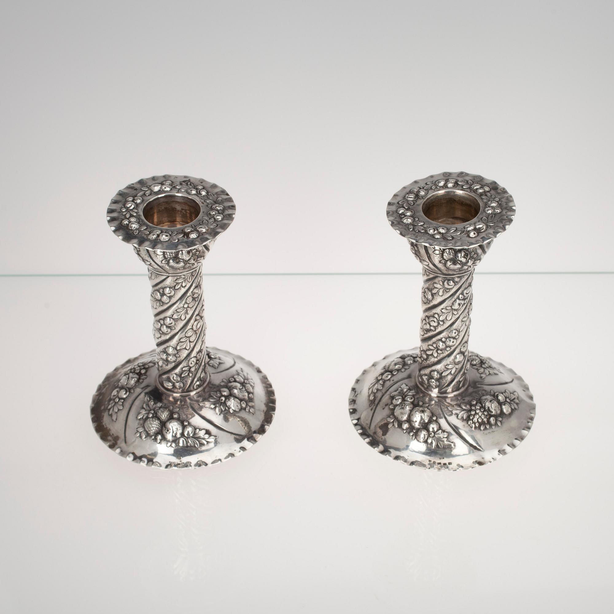 LJUSSTAKAR, ett par. 830 silver. Importstämplade i Finland 1941. Vikt 473 g.