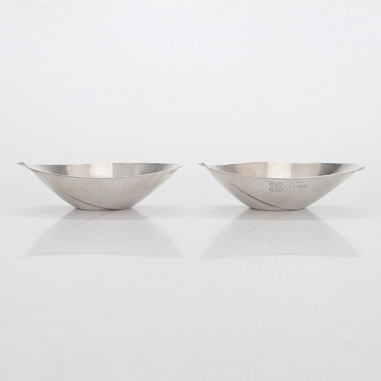Tapio Wirkkala, two silver bowls, marked TW, Kultakeskus, Hämeenlinna 1960.