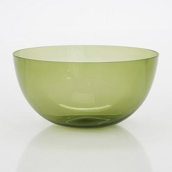 Five dessert bowls model 1344 by Saara Hopea and a green glass bowl model 1329 by Kaj Franck, Notsjö Nuutajärvi, 1950s.