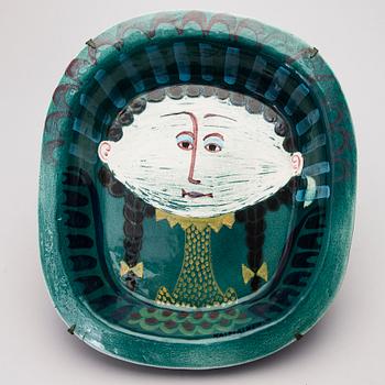 A CERAMIC DISH, signed KAIPIAINEN.