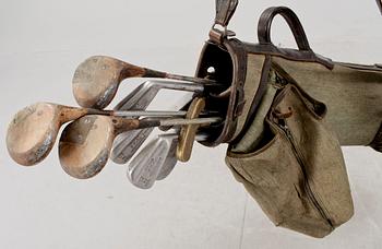 GOLFKLUBBOR, 10 st, i bag, 1900-tal.