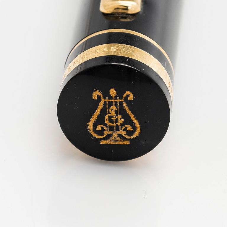 Conway Stewart, a fountain pen, 'Steinway & Sons'.