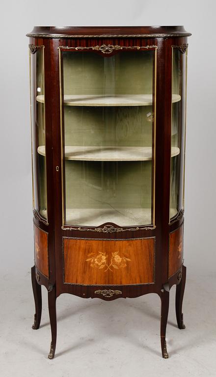 VITRINSKÅP, 1900-talets mitt.