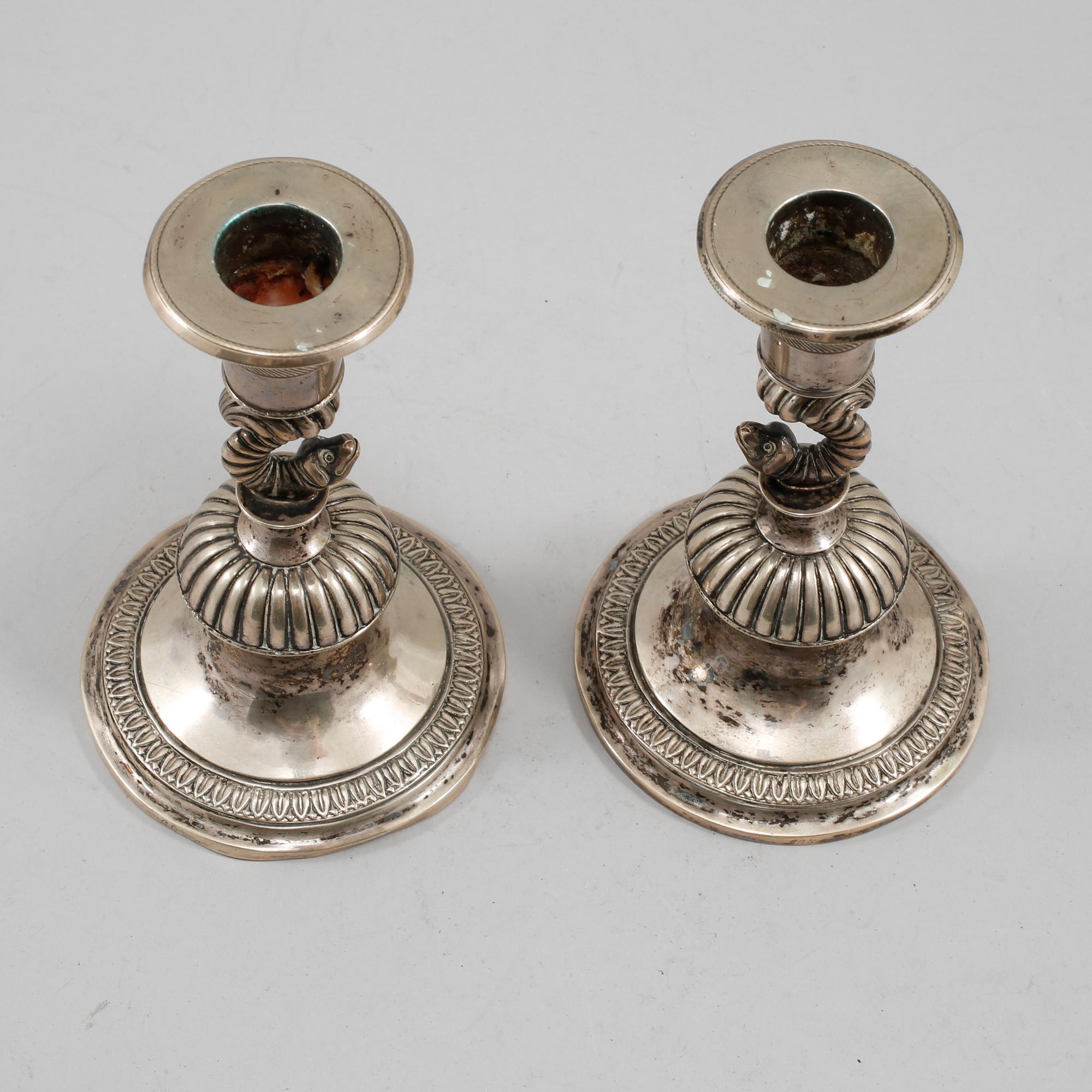 LJUSSTAKAR, ett par, silver, otydliga stämplar, Sverige, empire, 1800-talets första hälft, vikt 258 gram.