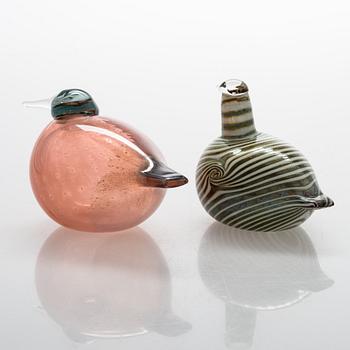 Oiva Toikka, two signed glass figurines by Finnish Nuutajärvi.