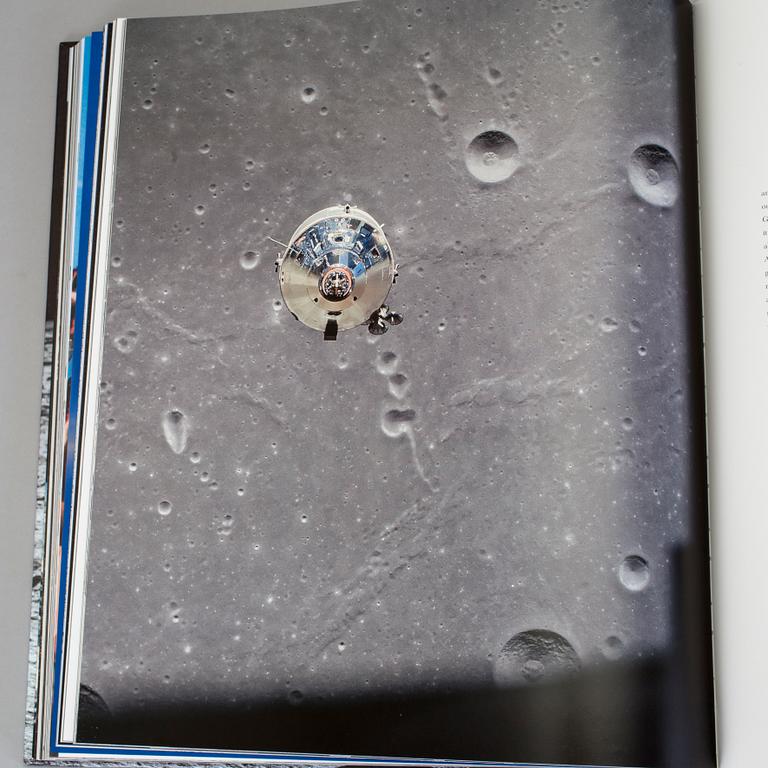 BOK samt AUTOGRAF, "Moonfire", Norman Mailer, Buzz Aldrin, numrerad AP 181/200.
