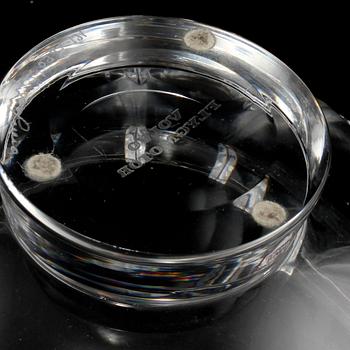 VAS samt SKÅL, "Tusen Fönster", Simon Gate, Orrefors, modell formgiven 1934.