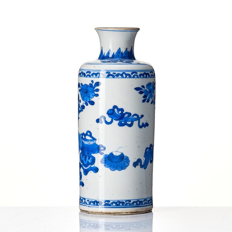 A blue and white bottle flask, Qing dynasty, Kangxi (1662-1722).