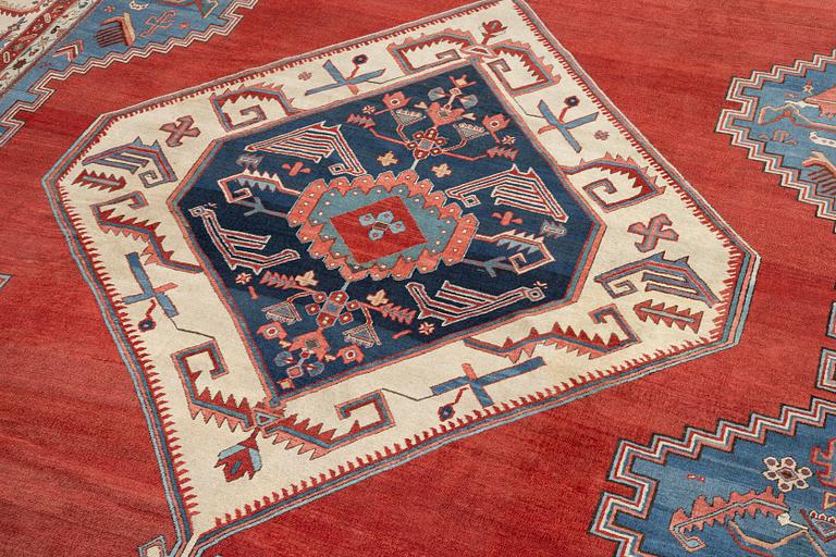 A Bakshaish carpet, West Persia, c. 576 x 385 cm.