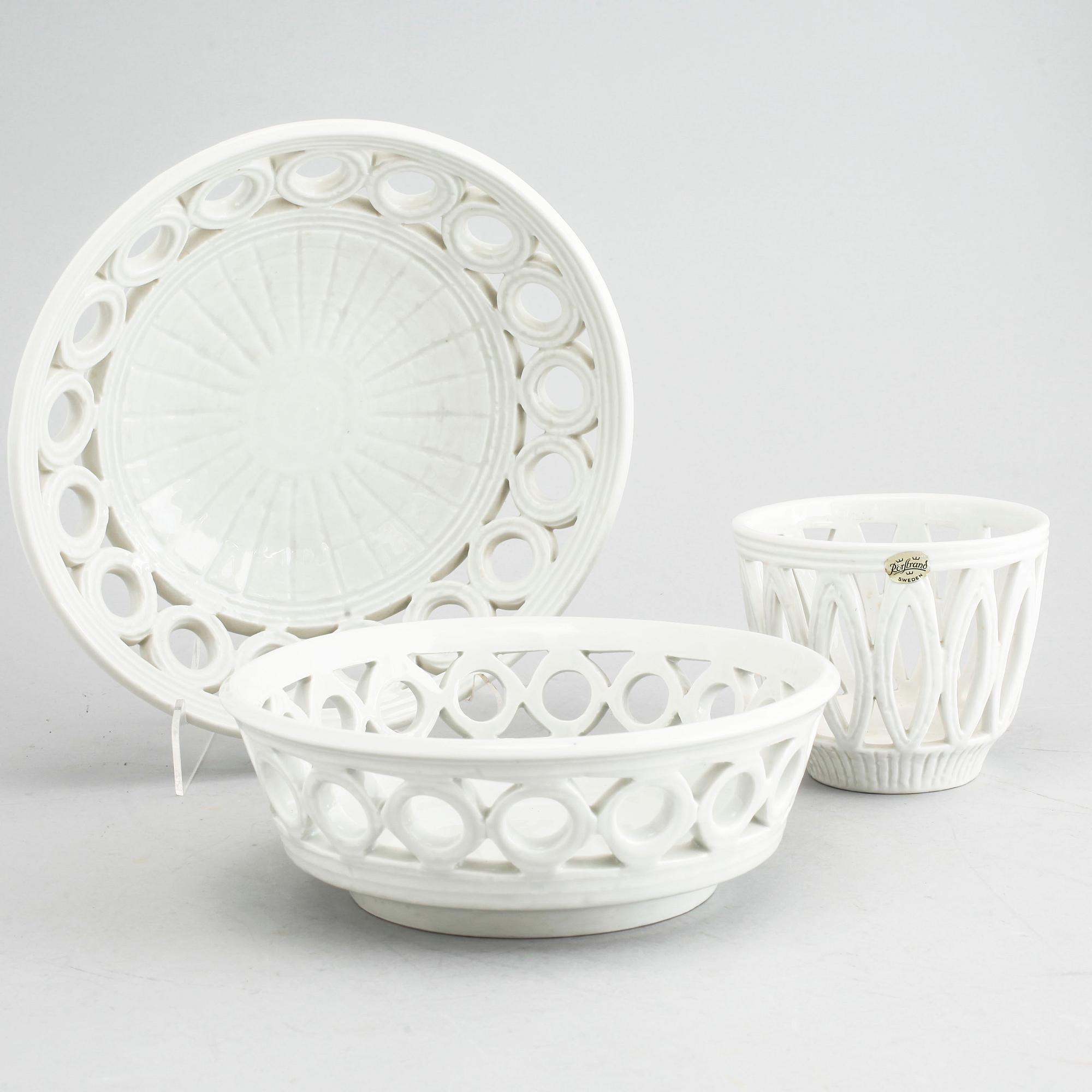 A pair of stoneware bowls, "Olympia", and a flower pot by Gunnar Nylund, Rörstrand, second half of the 20th century.