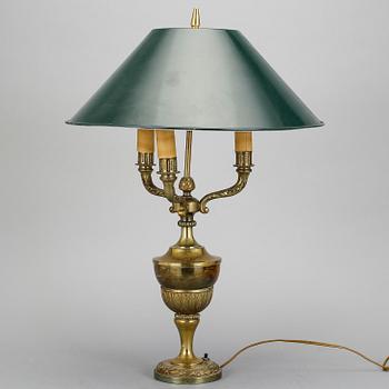 BORDSLAMPA, mässing, 1900-talets första hälft.