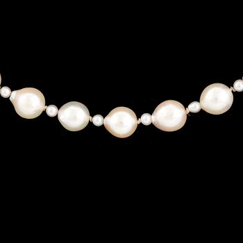 Cultured pearl long necklace.