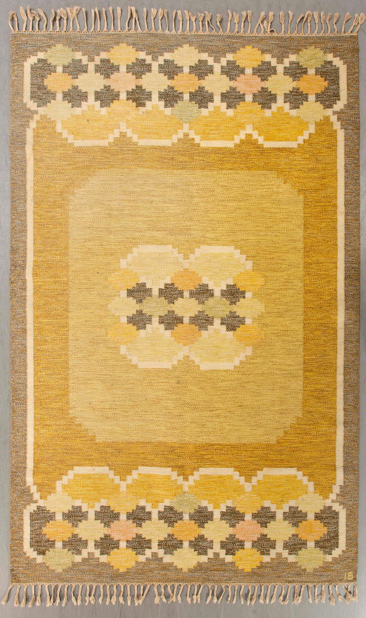 A Swedish flat weave carpet signed Ingegerd Silow 282x196 cm.